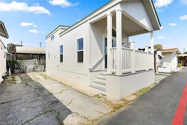 Building Photo - 13525 S Vermont Ave