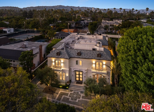 Photo - 718 N Rodeo Dr