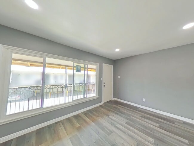 Photo - 1119 N Mayfield Ave Unit 1119