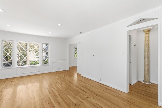 Photo - 12334 Moorpark St Unit 4361 Shadyglade Ave