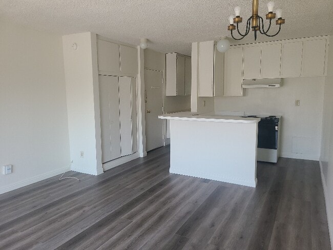 Building Photo - 160 S El Molino Ave Rental