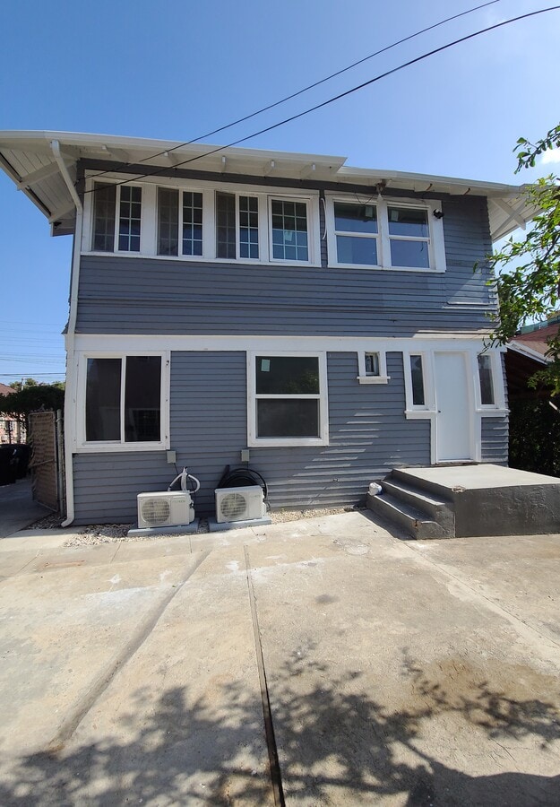 Photo - 1585 W 35th Pl House
