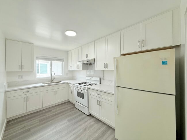 Kitchen - 5332 Rosemead Blvd Unit 2