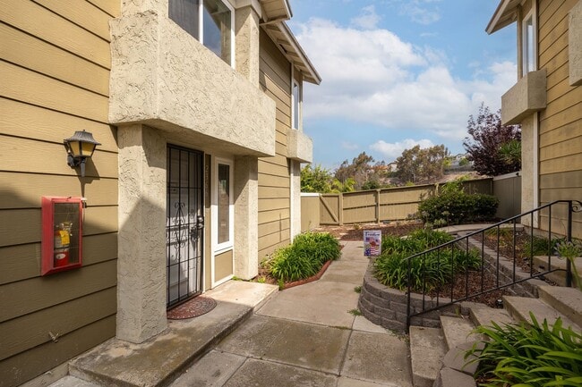 Building Photo - Fully Renovated 3-Bedroom Home in the South Bay Townhomes Community!