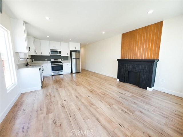 Building Photo - 614 W 84th St Rental