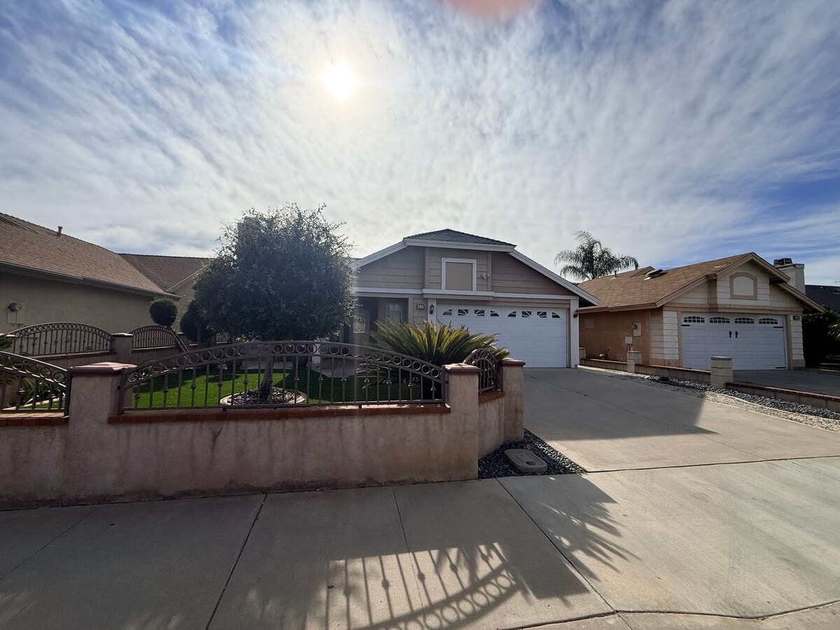 Photo - Cozy, cute and affordable home in Perris.