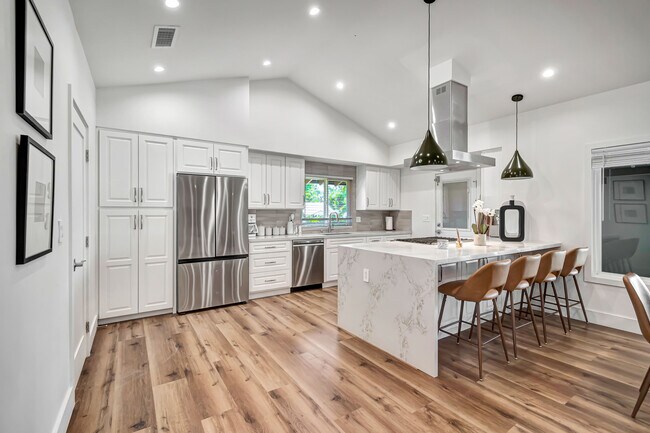 Photo - 19841 Henshaw St