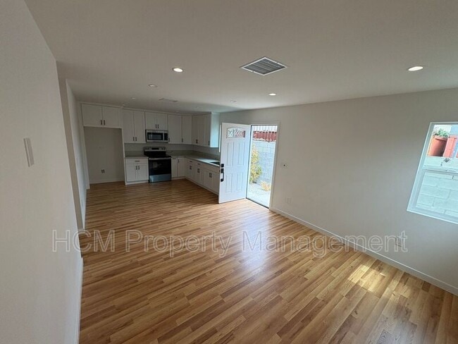 Photo - 856–858 W 47th St Unit #856A