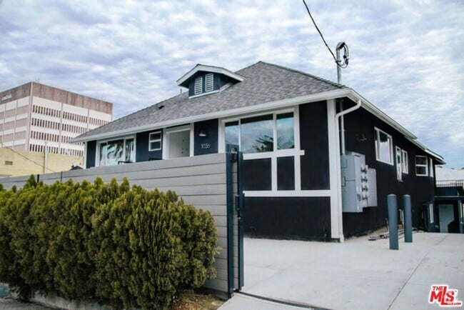 Building Photo - 1036 N Bonnie Brae St Rental