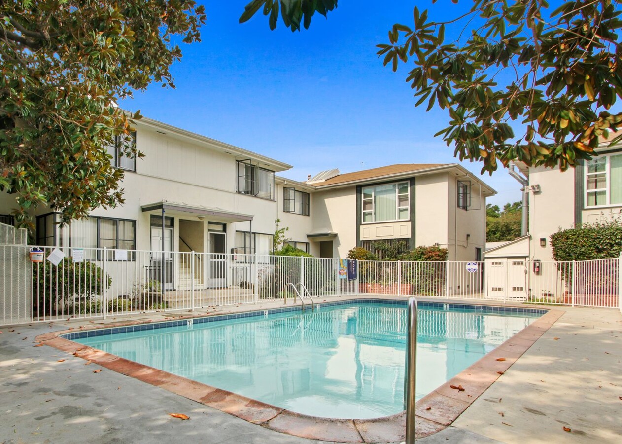 Photo - 3144-3152 S. Barrington Ave in Mar Vista - Has a Pool! Unit 3152L