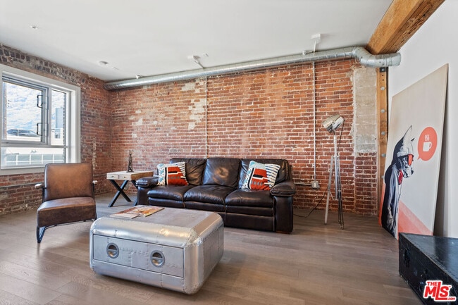 Building Photo - 527 Molino St Unit 308