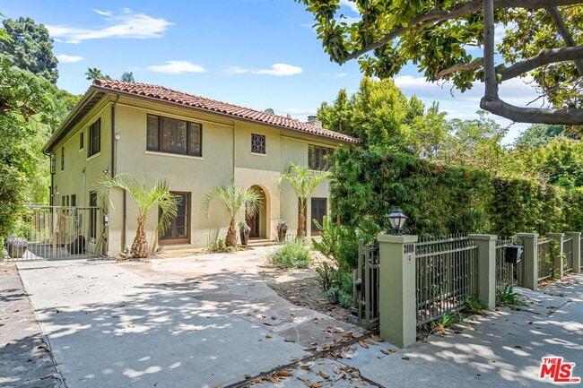 Photo - 2000 N Hobart Blvd