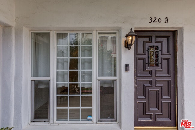 Photo - 320 S Reeves Dr Unit B