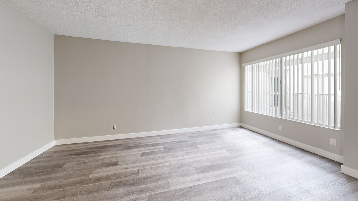 3D Tour - 355 Coronado Ave.