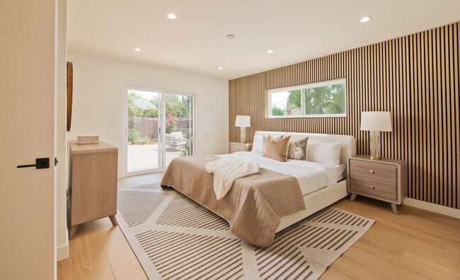 Photo - 22330 Mobile St