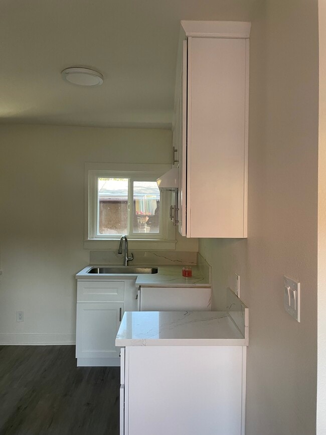 Photo - 1030 N Raymond Ave Unit 4A