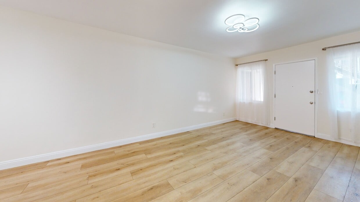 3D Tour - 6640 Woodman Ave Apartment Unit 2