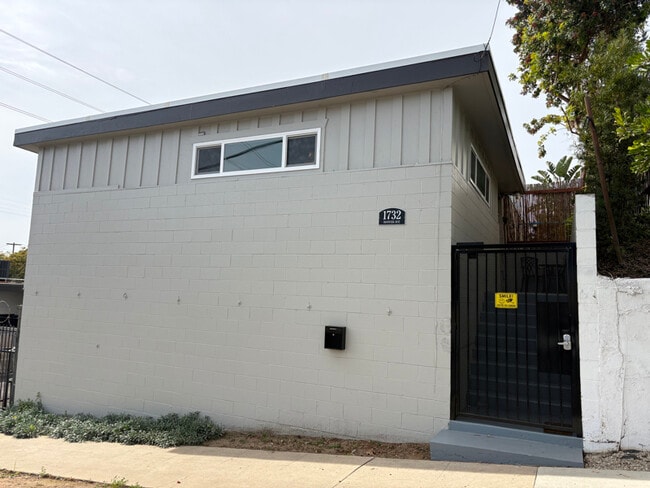 Building Photo - 1732 Hoover Ave