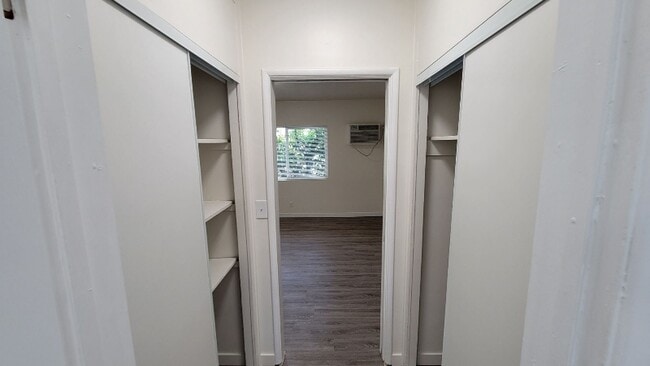 Photo - 15546 Vanowen St