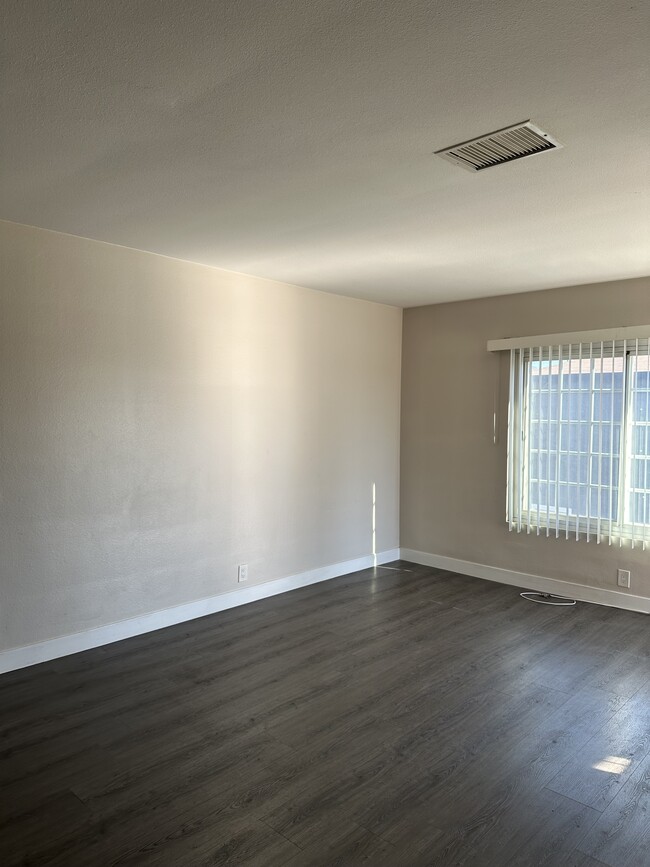 Photo - 11801 Hart St Unit 4