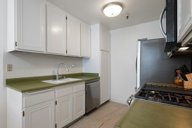 Photo - 565 Esplanade Unit 109