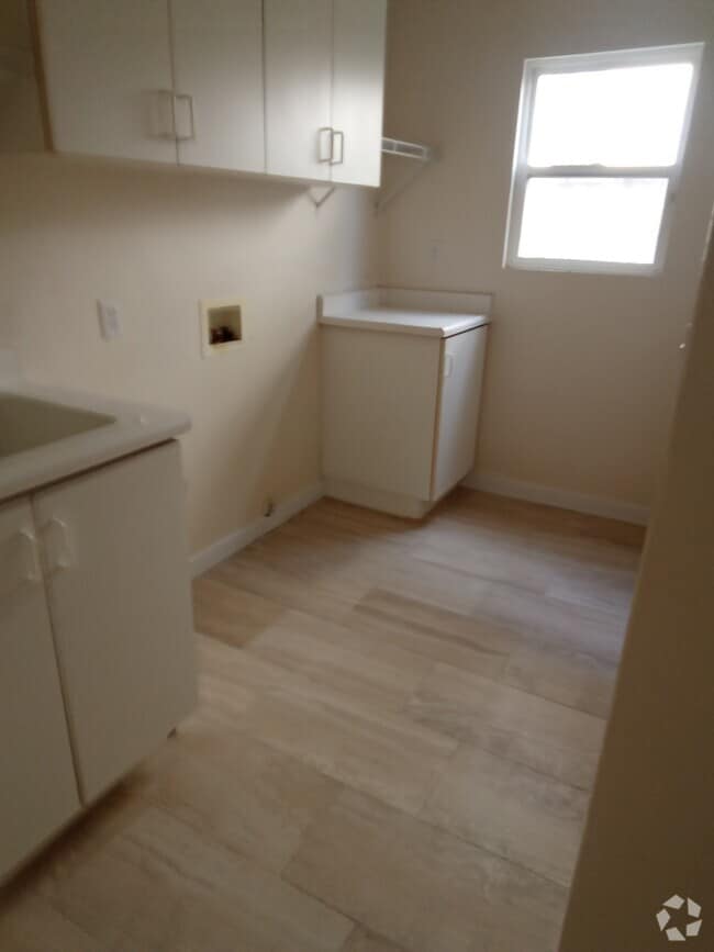 Building Photo - 6061 Caddington Row Rental