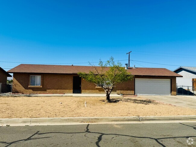 Building Photo - Apple Valley Home in Sycamore Rocks Area
