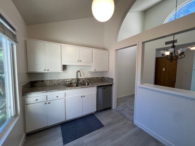 Photo - LOCATION! Move-in ready 2+2 w/parking, pool + balcony!