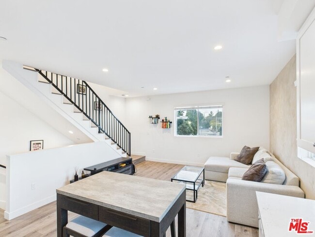 Photo - 14525 Killion St