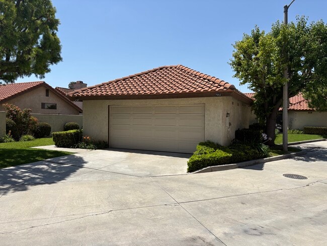 Photo - 7562 Coyote Creek Ct