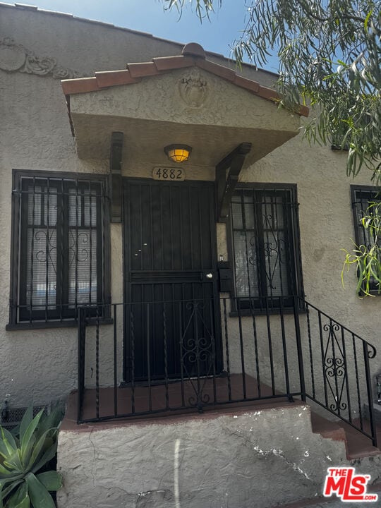 Building Photo - 4880 Lexington Ave