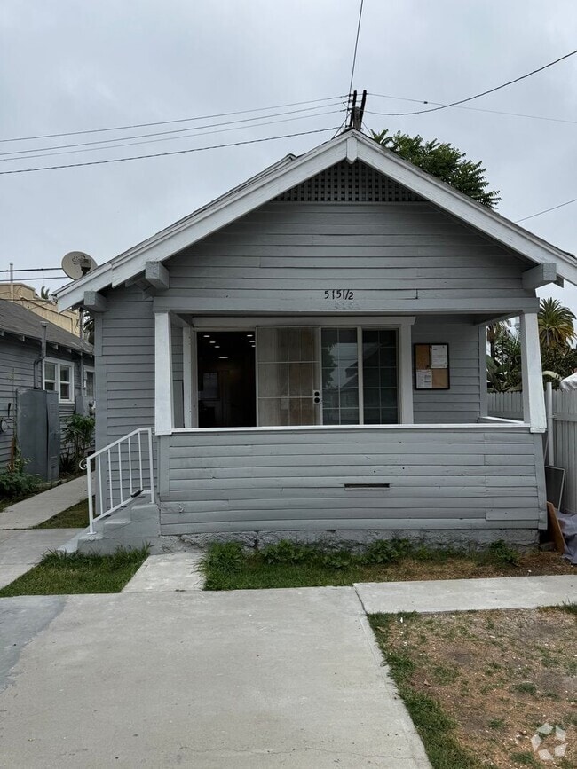 Building Photo - Stunning Modern Home- Fully Renovated Unit 515 1/4