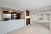 Kitchen / Living room - 911 N Kings Rd Condo Unit 103