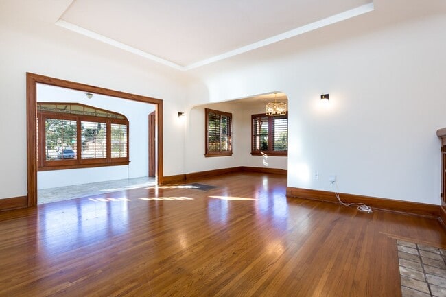 Photo - Charming Spanish in Kensington