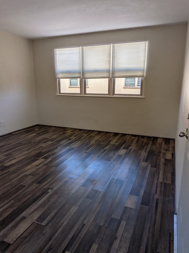 Living Room - 610 Union Ave Unit C