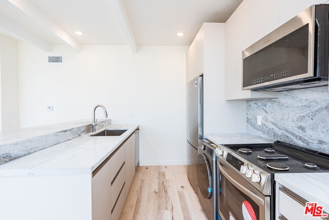 Photo - 7273 Birdview Ave