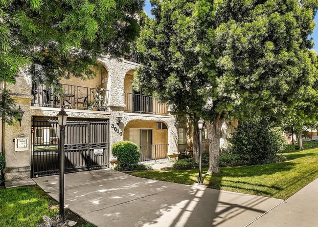 Photo - 3010 Montrose Ave Unit 28