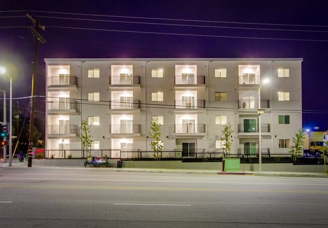 Building Photo - Glenoaks Villas