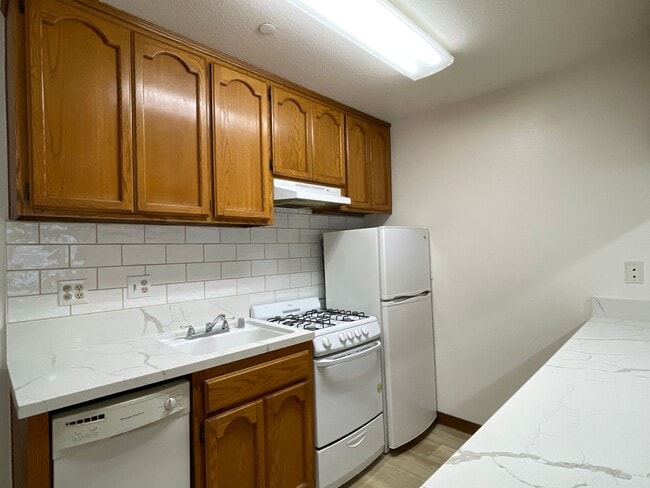 Photo - Los Caballeros #320 Unit 320