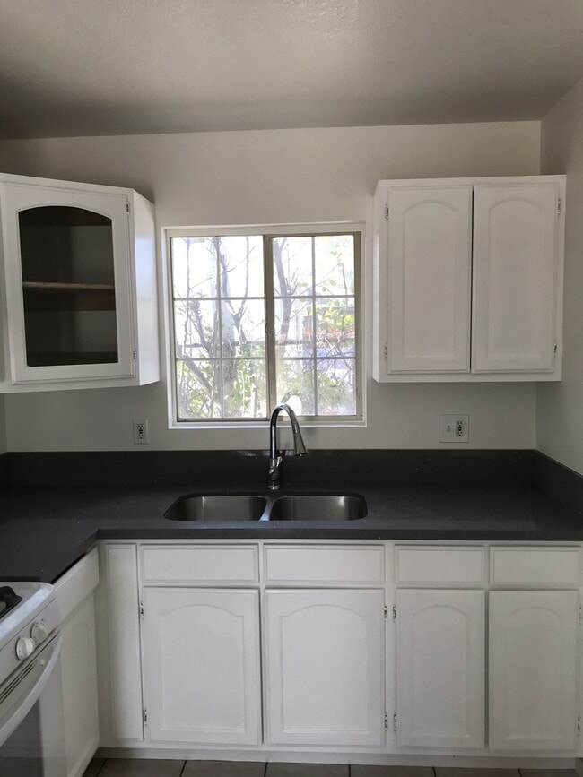 Photo - 297-299 Claremont Unit 299