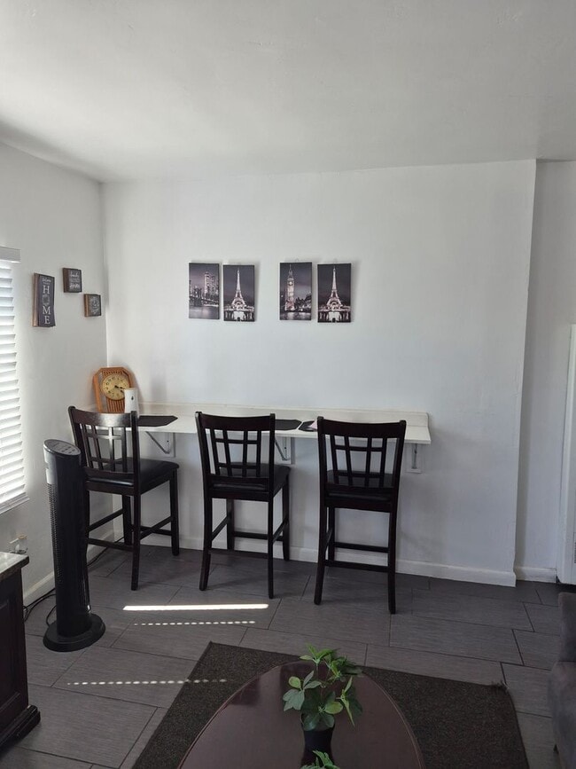 Photo - Private Bedroom for Rent in Single-Family Home – Utilities Included