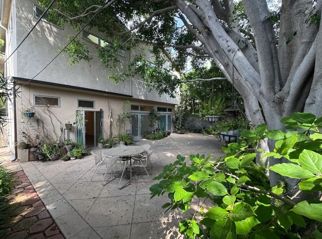Building Photo - Home-Sweet-Home Vibe in Harper Ave! Unit 747 N. Harper Ave. - A