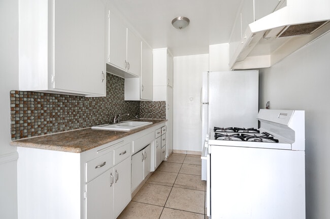 Photo - 320 E Del Mar Blvd
