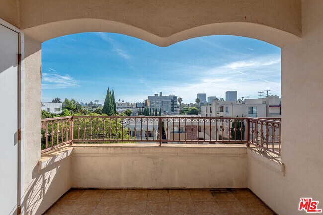 Photo - 1828 Glendon Ave Unit PH3