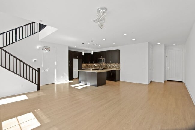 Photo - 21 Prominence