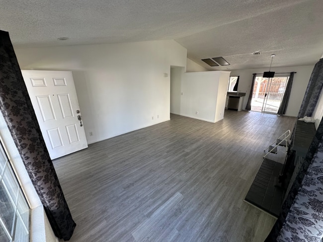 Photo - 4732 Katrina Pl