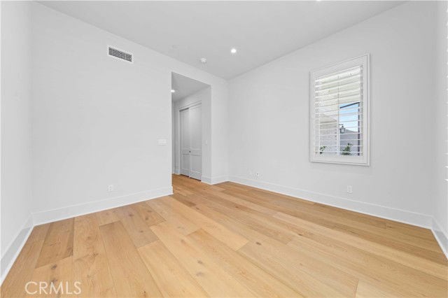 Photo - 233 Pinnacle