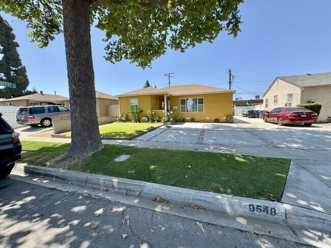 Building Photo - 9548 Claymore St Rental