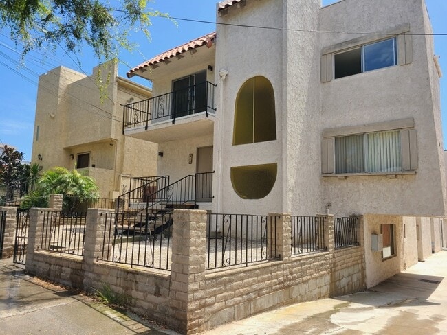 Building Photo - 519 N Francisca Ave Unit #3