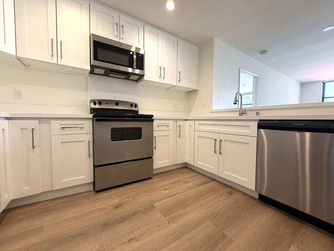 Kitchen - Premiere Towers
